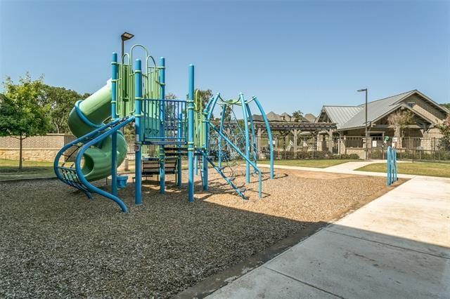 Building Photo - 308 Spring Hill Rd