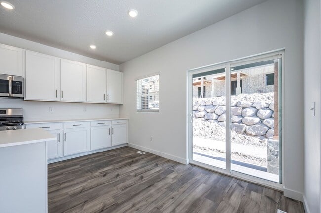 Building Photo - End Unit New Construction with Finished Basement Includes Utilities in New Jordanelle Ridge Neigh...