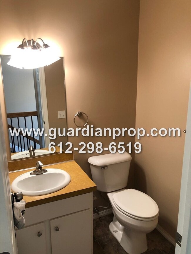 Building Photo - End Unit Townhouse Available August 1, Vau...