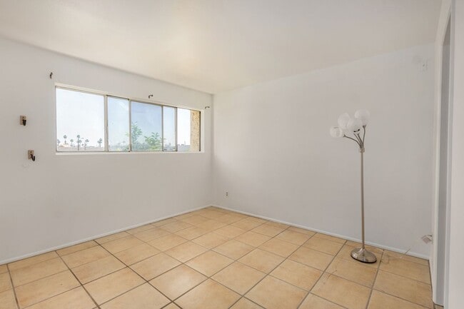 Building Photo - 1052 S San Jose