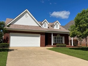 Building Photo - 3BR/2BA Available Today!