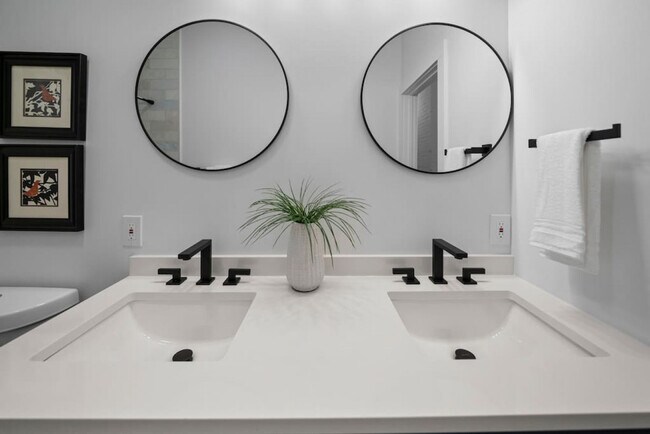 Building Photo - 704 Wayne St