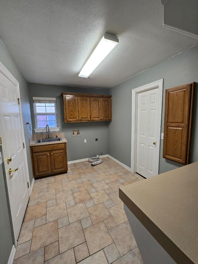 Building Photo - 8704 N 140th E Ct