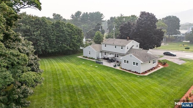 Building Photo - 326 Ramapo Valley Rd