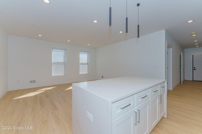 Building Photo - 1133 Loudon Rd