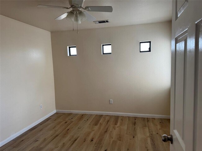 Building Photo - 4116 Marina St