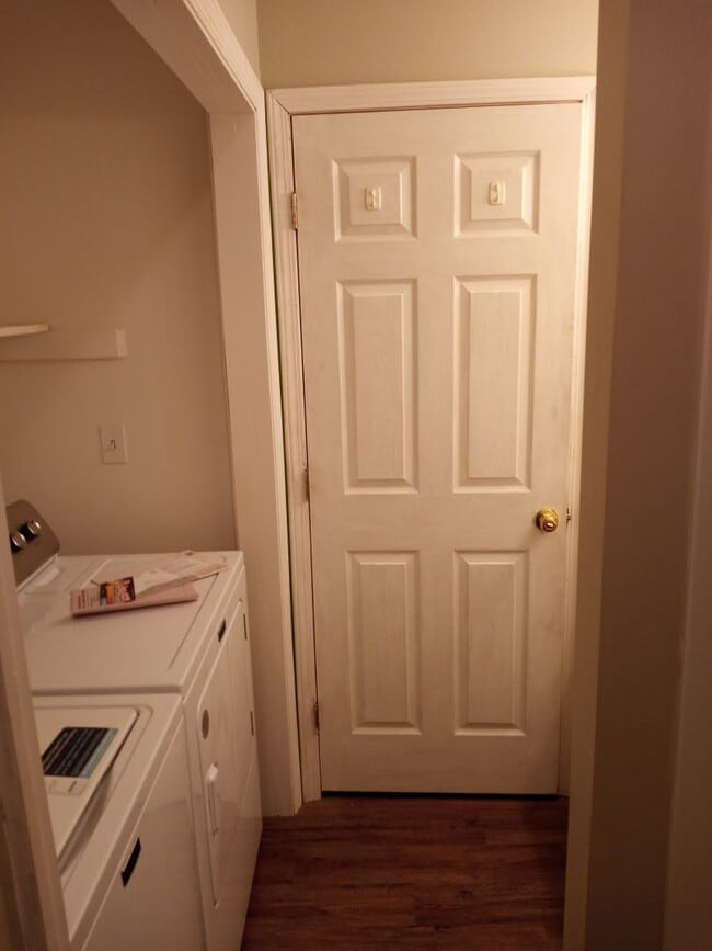 Building Photo - 2 bed 1.5 bath condo for rent
