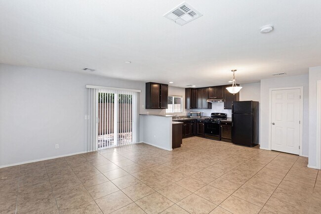 Building Photo - 3 Bath Southwest Cul de Sac Home