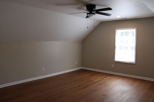 Building Photo - Germantown/ Gorgeous 5 Bedroom Home Newly Renovated