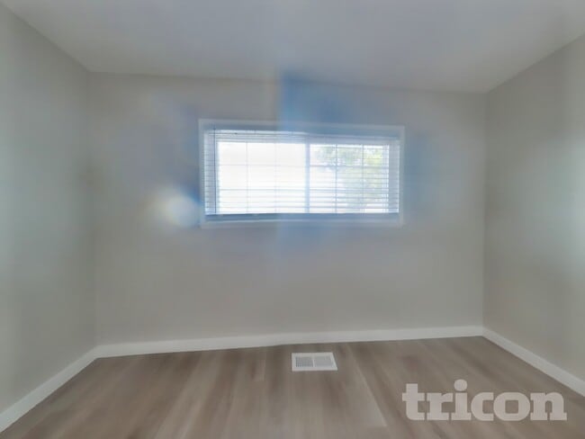 Building Photo - 121 Hodges St