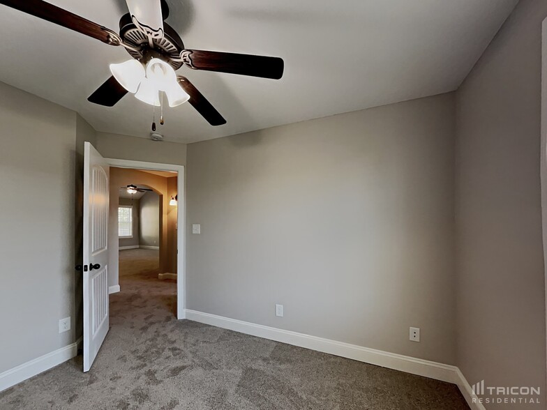 Building Photo - 1041 Charles Thomas Dr