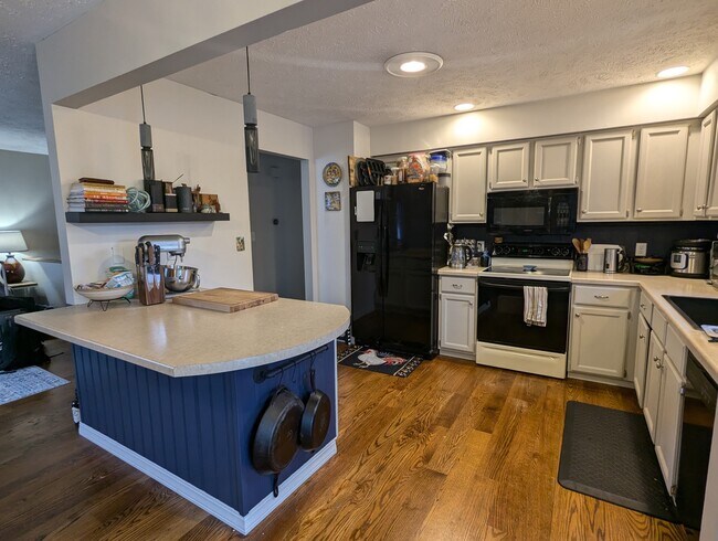 Kitchen - 1411 Chadwick Dr