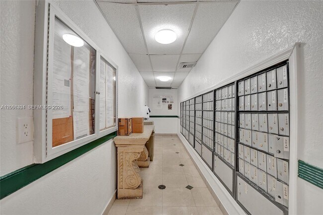 Building Photo - 1301 NE Miami Gardens Dr