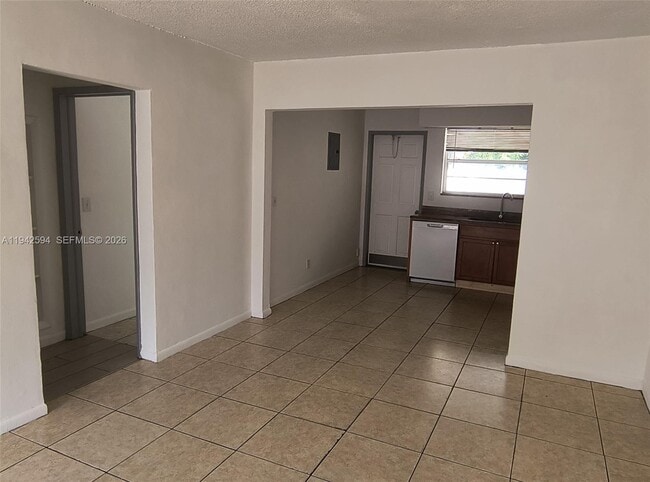 Building Photo - 4900 SW 28th Terrace