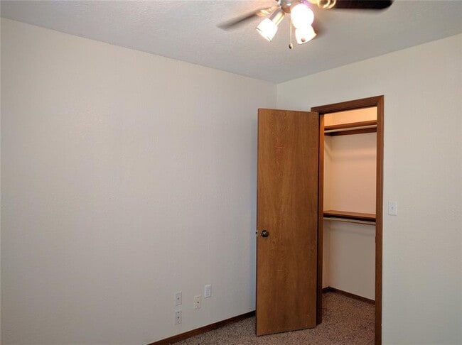Building Photo - 2119 Teresa Dr