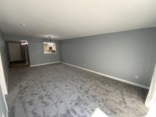 Building Photo - 2 Bed, 2 Bath, Condo with Pools, Fitness Center & Balcony located in Las Vegas, Nevada.