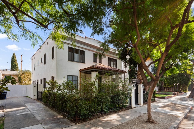 Front of Building - 1120 Poinsettia Dr