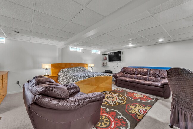 Building Photo - 5555 Patterson Dr