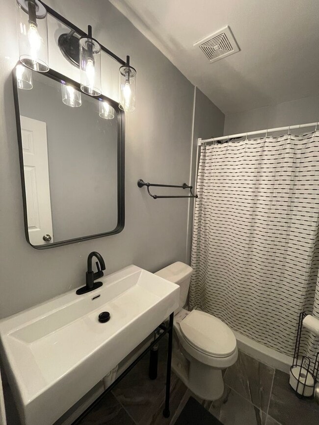 Building Photo - Sensational Three Bedroom Home Located in the Earlewood Community!