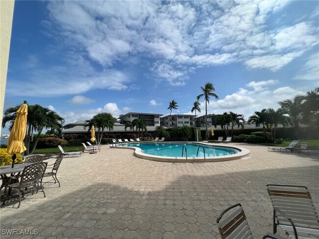 Building Photo - 3420 Gulf Shore Blvd N