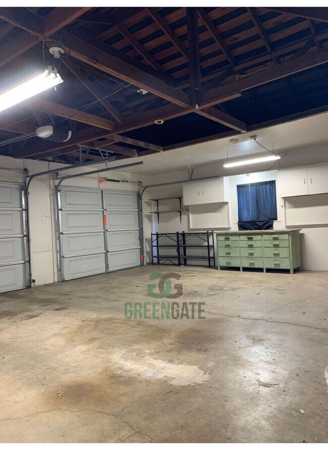 Building Photo - 338 3rd St