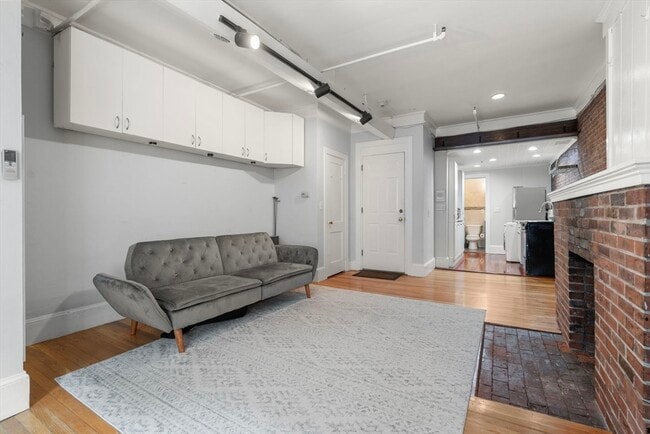 Building Photo - 167 Beacon St