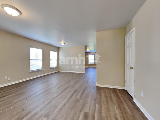 Building Photo - 5034 Ballantine Dr