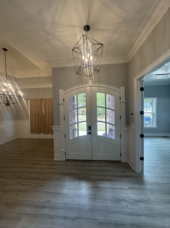 Building Photo - 253 Shawcroft Rd