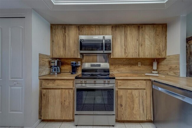Building Photo - 8105 Bardmoor Pl