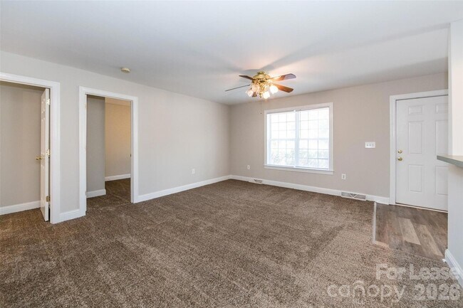 Building Photo - 807 King Arthur Dr