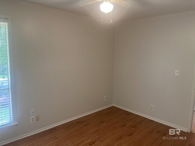 Building Photo - 2065 Sea Cliff Dr N