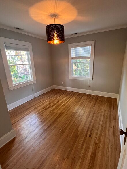 Building Photo - 124 N Laurel Ave
