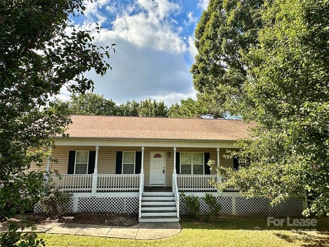 Primary Photo - 3331 Robinwood Rd
