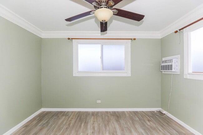 Building Photo - 2 Bedroom, 1 Bathroom, 2 Parking Home with Solar Panels + A/C!