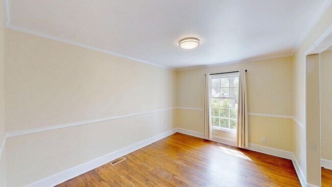 Building Photo - 6821 View Way Dr