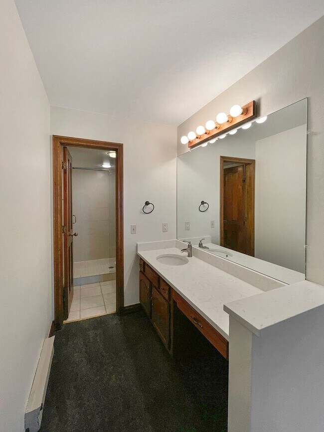 Building Photo - 3 Bed (private loft as 3rd BR) Downtown Breckenridge Living – Modern Comfort in a Historic Setting