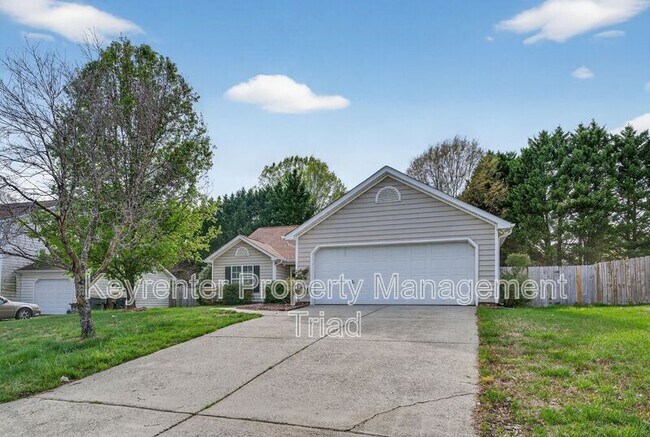 Building Photo - 10 Manor Ridge Ct