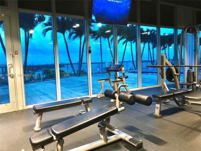 Building Photo - 601 NE 36th St