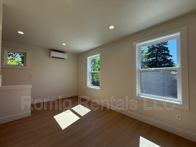 Building Photo - 2111 E Mill Plain Blvd
