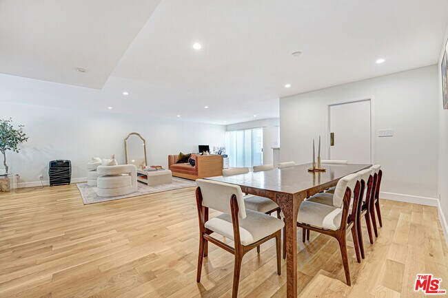 Building Photo - 339 N Oakhurst Dr