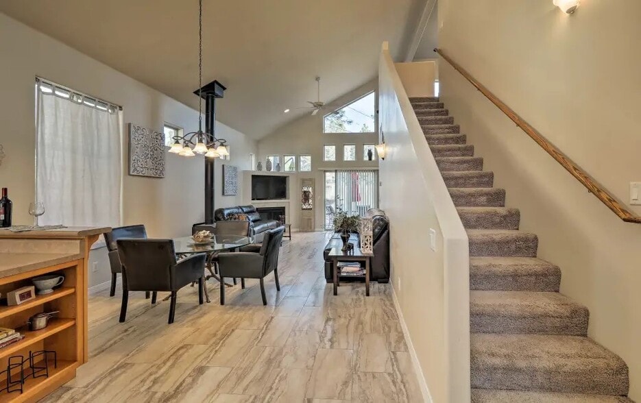 Dinning - 210 W Cedar Ave