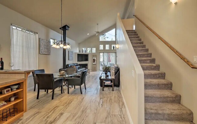 Dinning - 210 W Cedar Ave