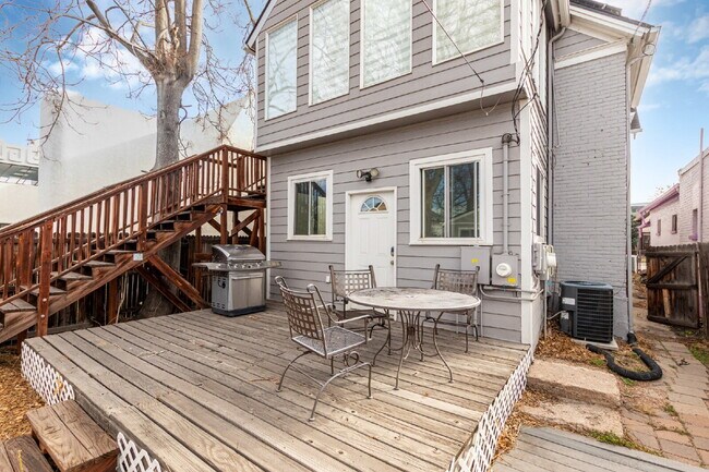 Building Photo - Lovely Victorian duplex for rent 2 bed / 1 bath