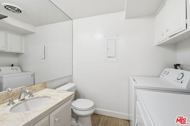 Building Photo - 23926 De Ville Way