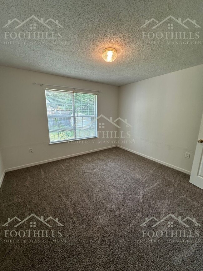 Building Photo - 3 Bedroom, 2 Bath Home near to Hwy 187 South
