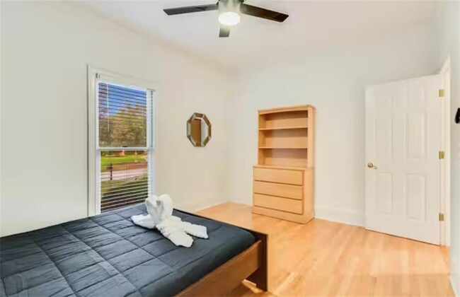 Building Photo - 1408 Aramore Dr SE