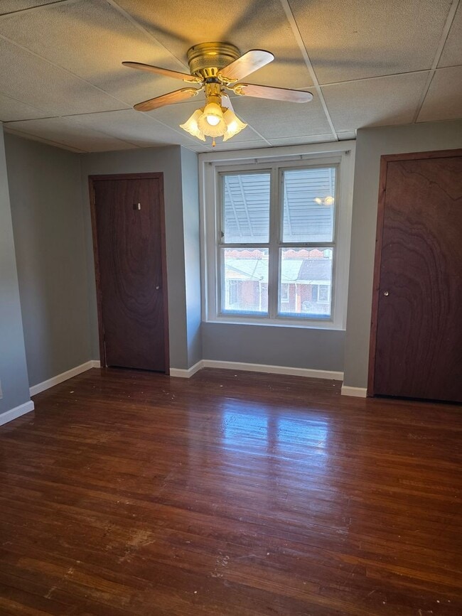 Building Photo - City Living