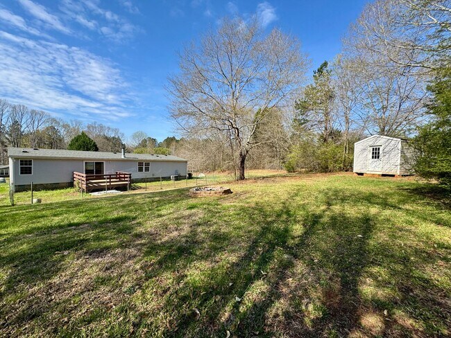 Building Photo - AVAILABLE TO SHOW!