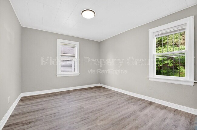 Building Photo - 222 Henquin Dr