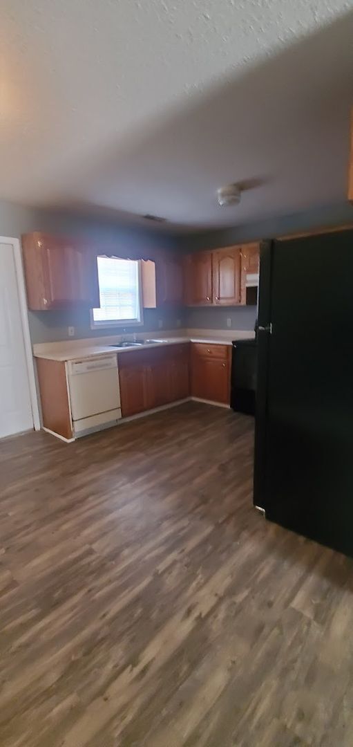 Building Photo - Madison Ann Lane Complex